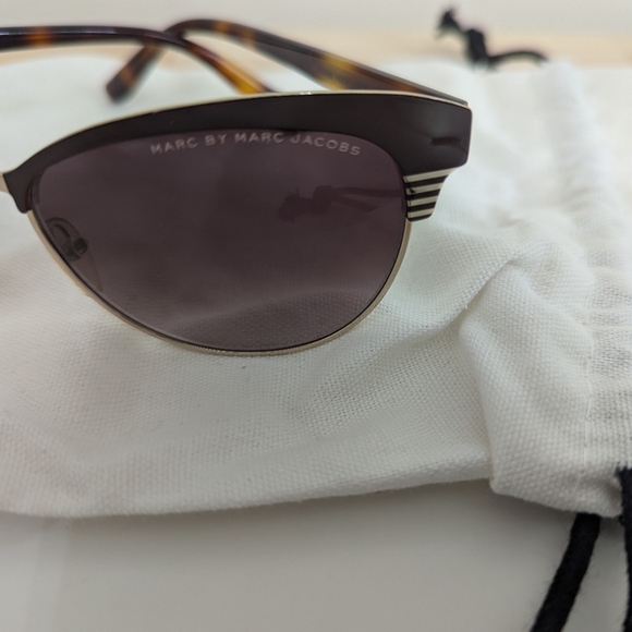 Marc by Marc Jacobs Cat Eye Sunglasses Model 398S - Picture 3 of 8